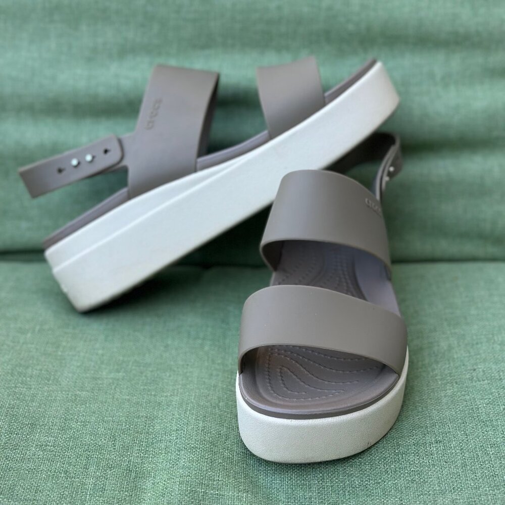 Crocs Women's Brooklyn Low Wedge Sandals Sz 9
